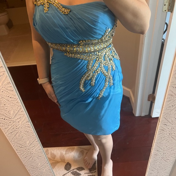 Terani couture dress (used very good condition). Size 8 with scarf - Picture 7 of 8